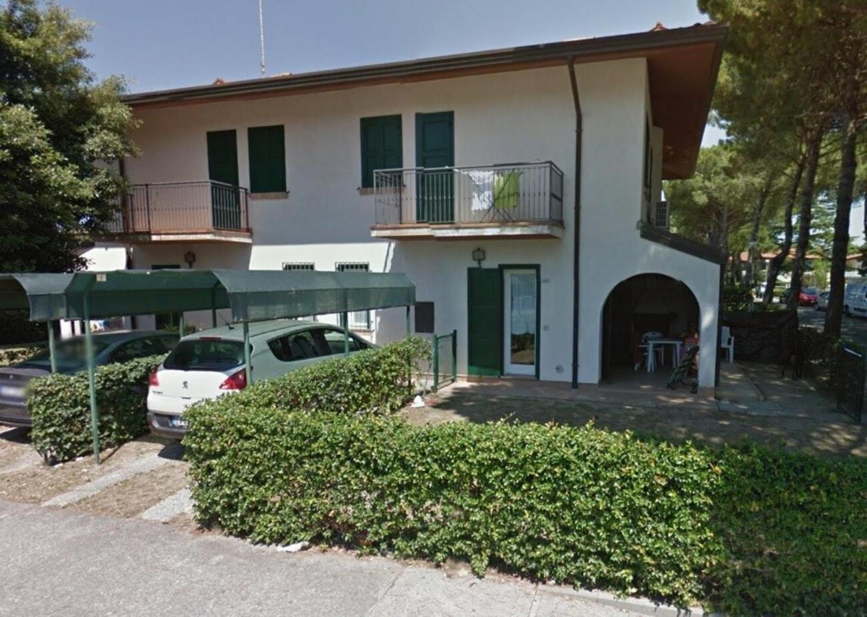 Amazing Villa With Private Garden In Bibione Buitenkant foto
