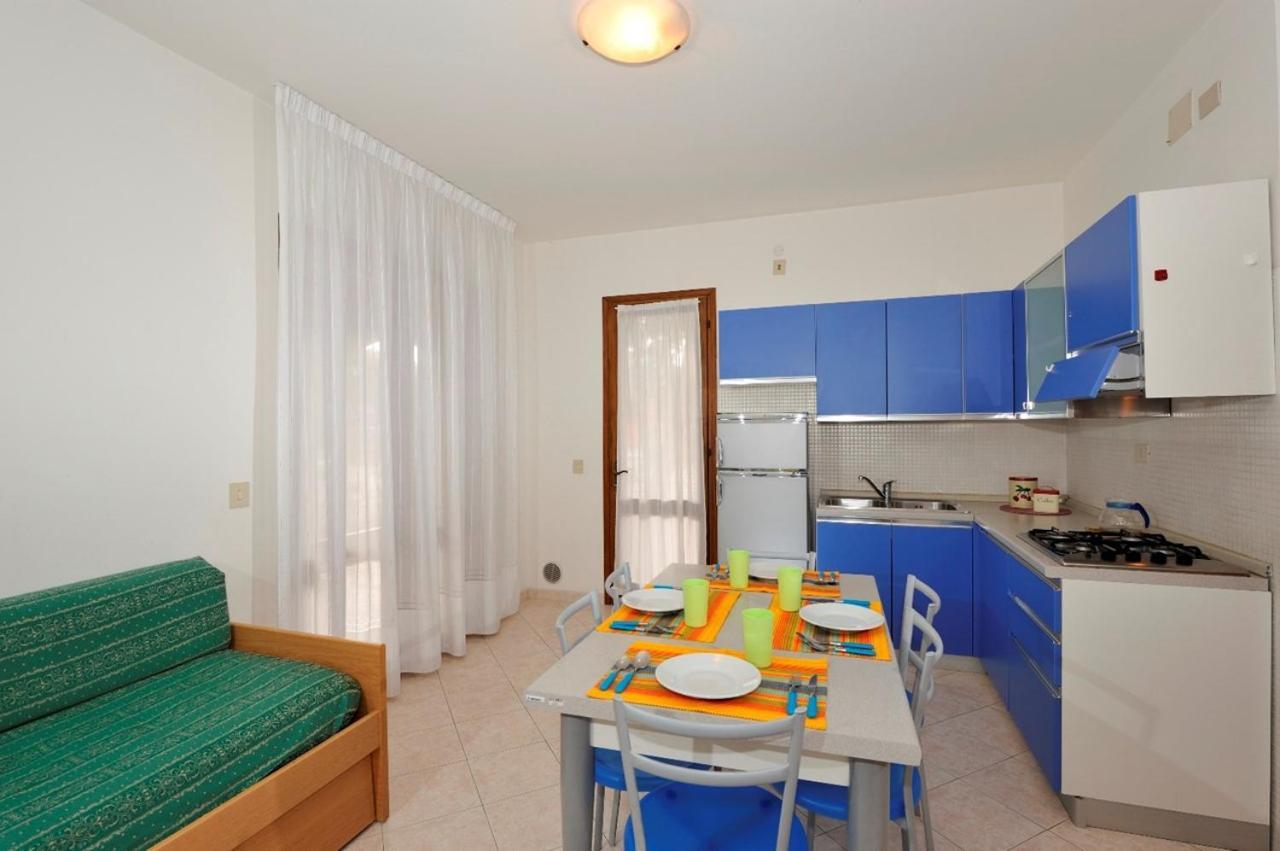 Amazing Villa With Private Garden In Bibione Buitenkant foto