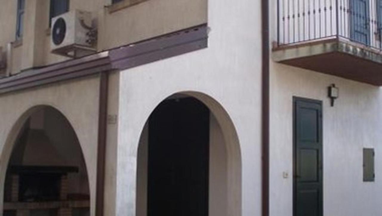 Amazing Villa With Private Garden In Bibione Buitenkant foto