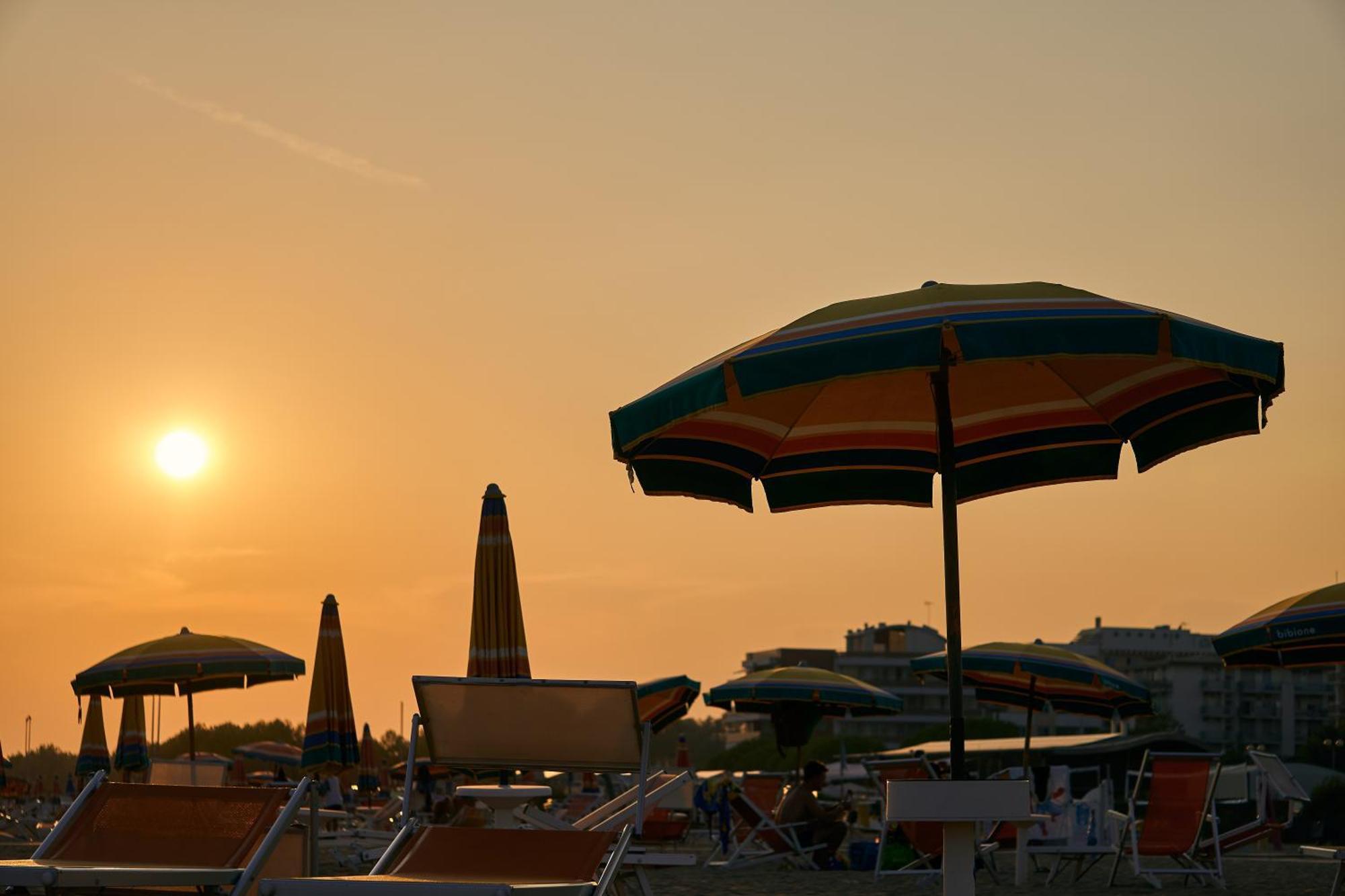 Amazing Villa With Private Garden In Bibione Buitenkant foto