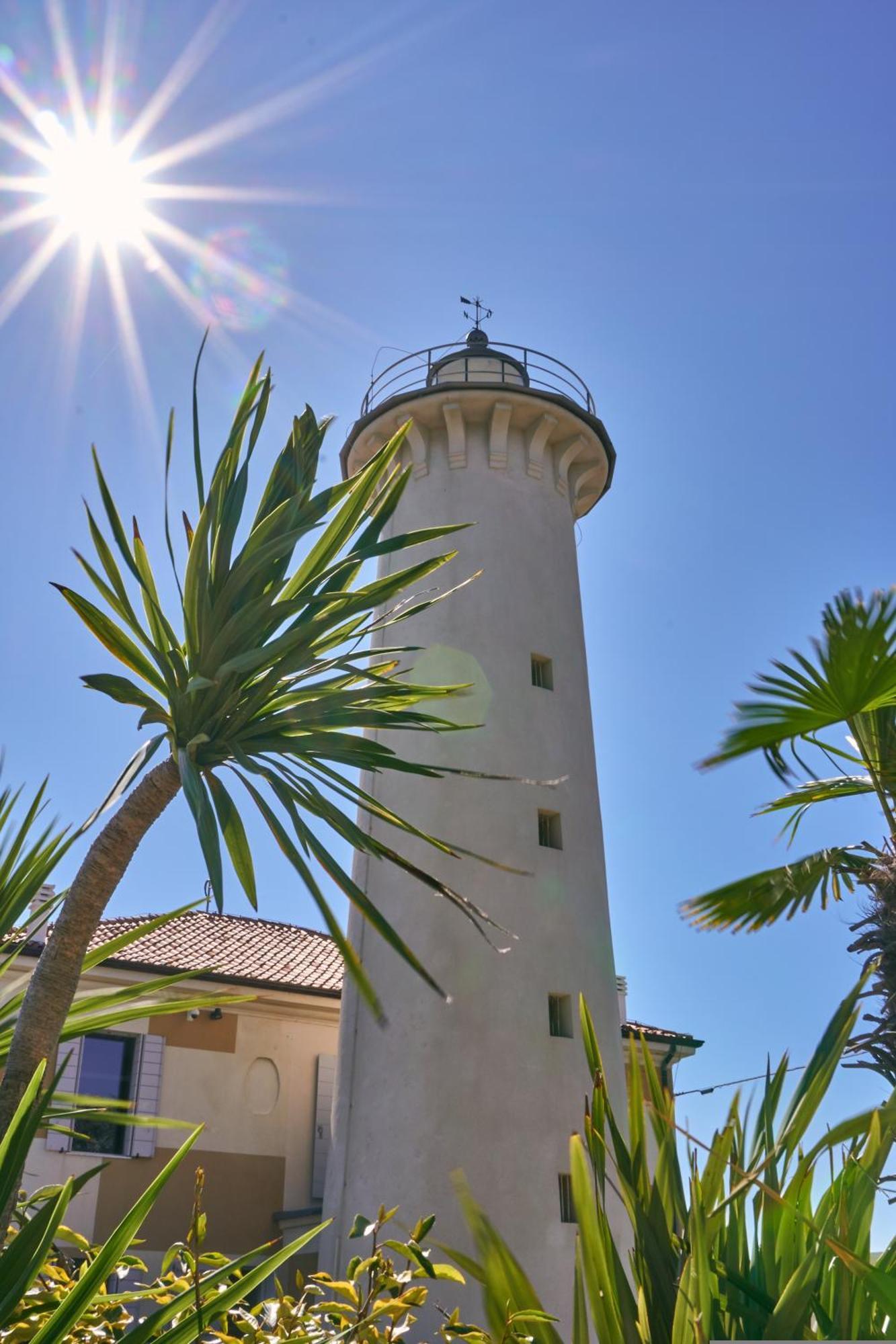 Amazing Villa With Private Garden In Bibione Buitenkant foto
