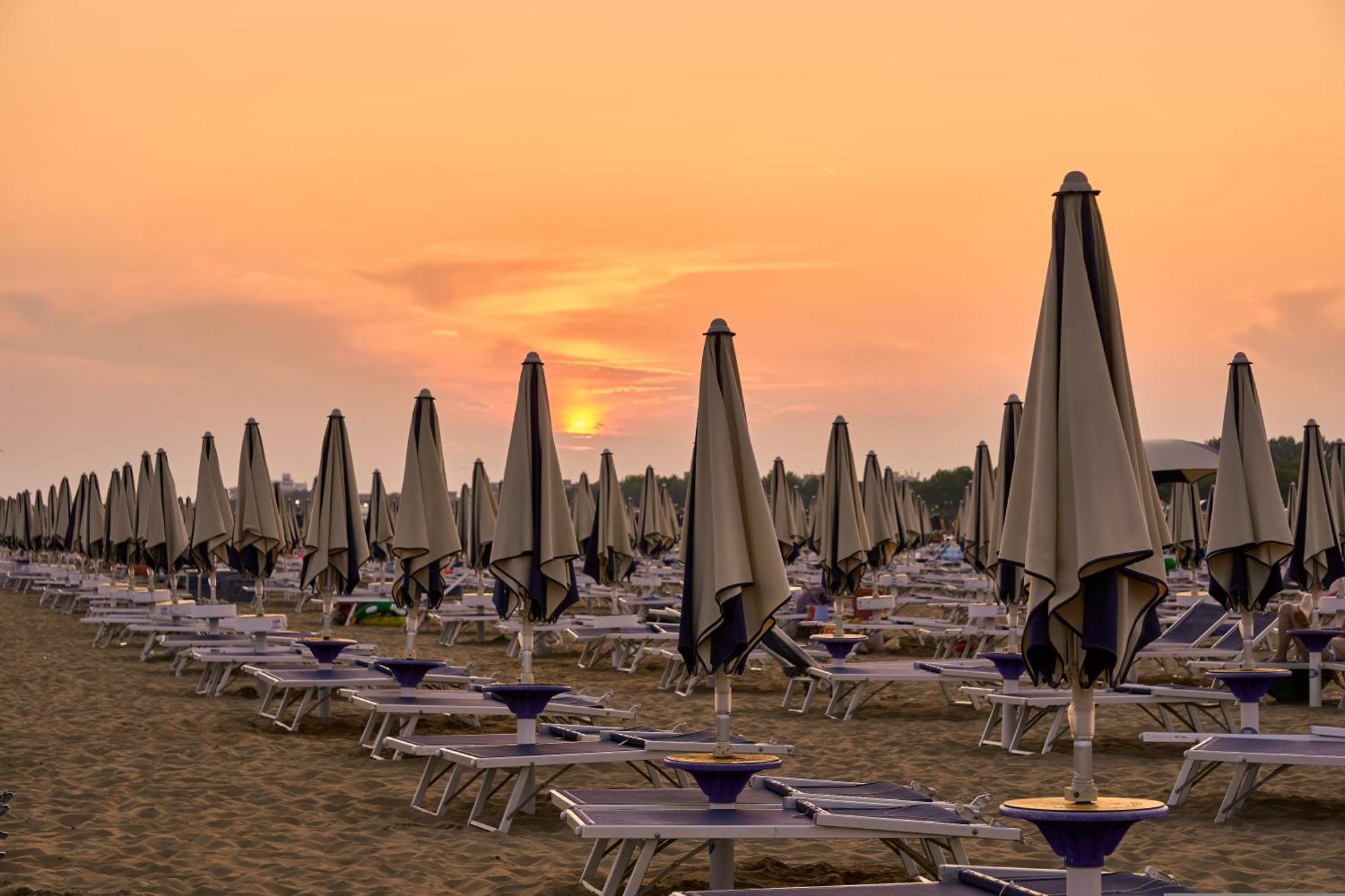 Amazing Villa With Private Garden In Bibione Buitenkant foto