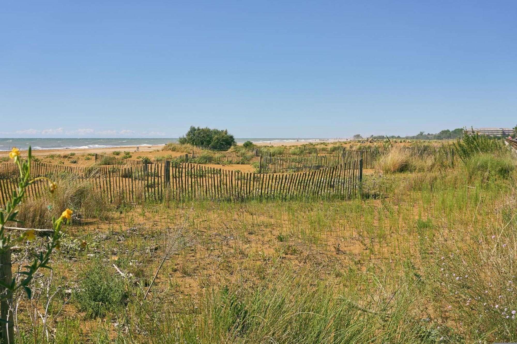 Amazing Villa With Private Garden In Bibione Buitenkant foto